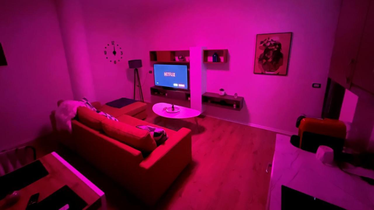Colorful Comfy Condo Central ティラナ エクステリア 写真