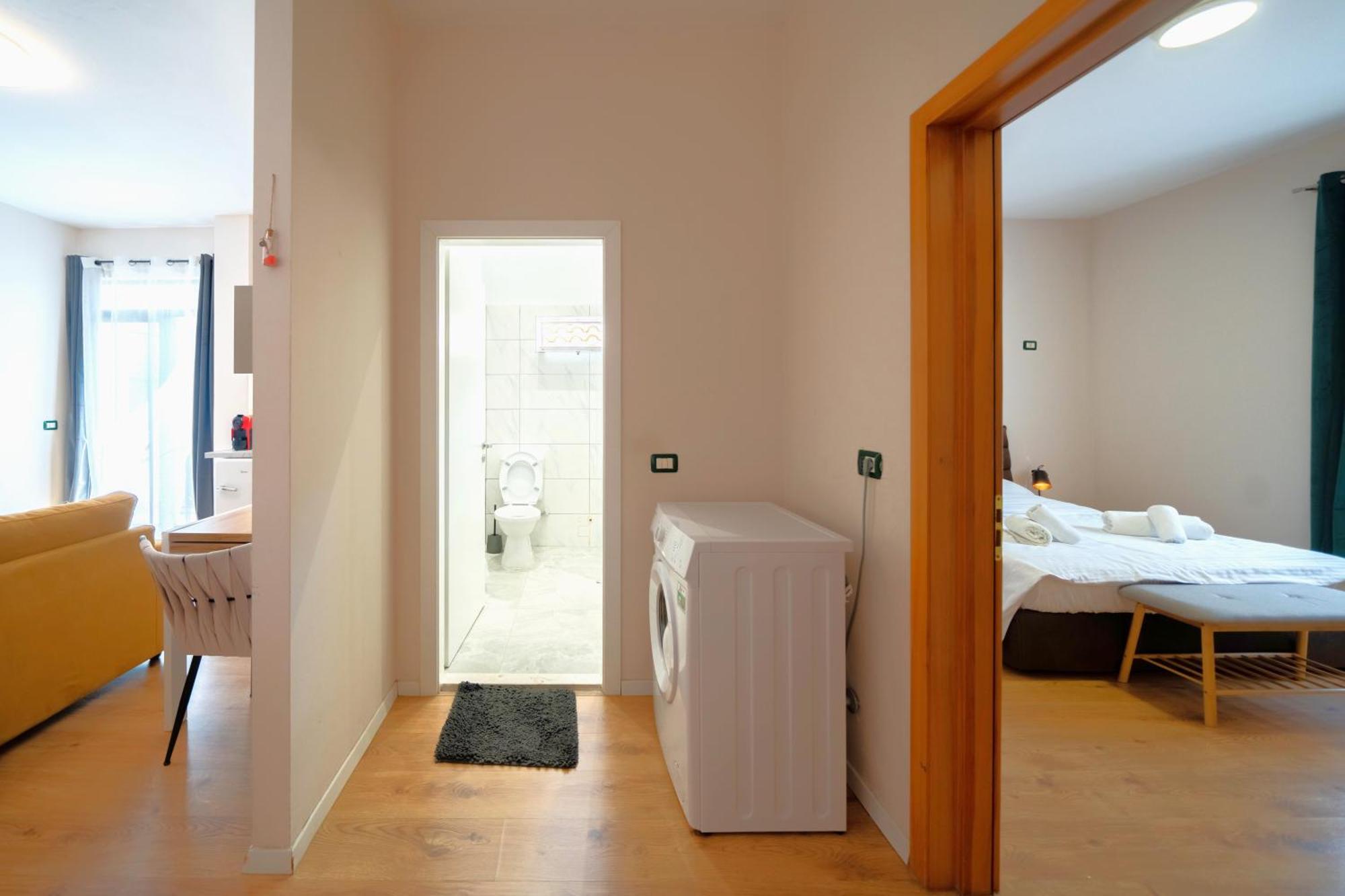 Colorful Comfy Condo Central ティラナ エクステリア 写真