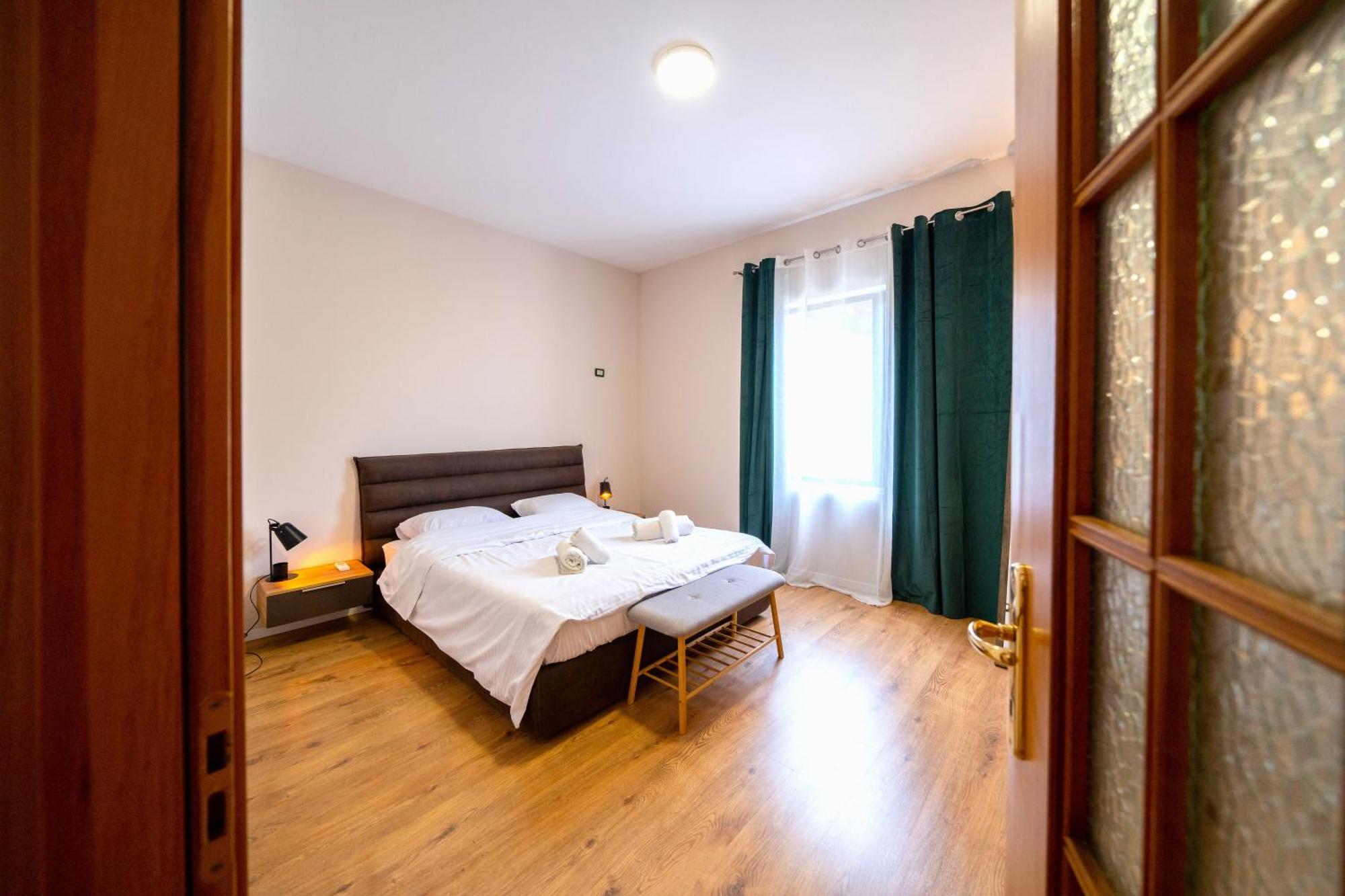 Colorful Comfy Condo Central ティラナ エクステリア 写真