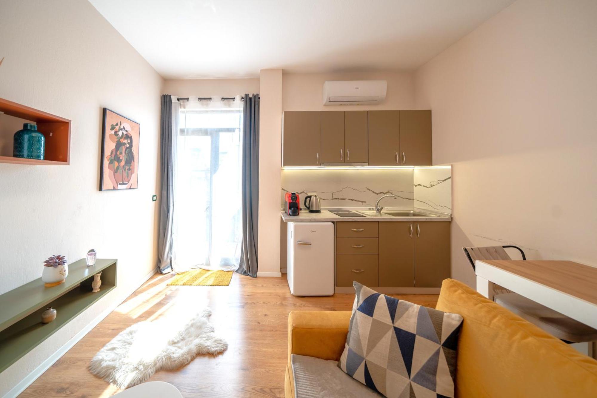 Colorful Comfy Condo Central ティラナ エクステリア 写真