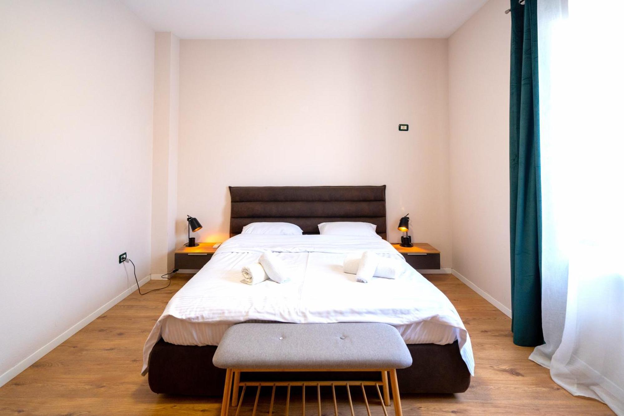 Colorful Comfy Condo Central ティラナ エクステリア 写真