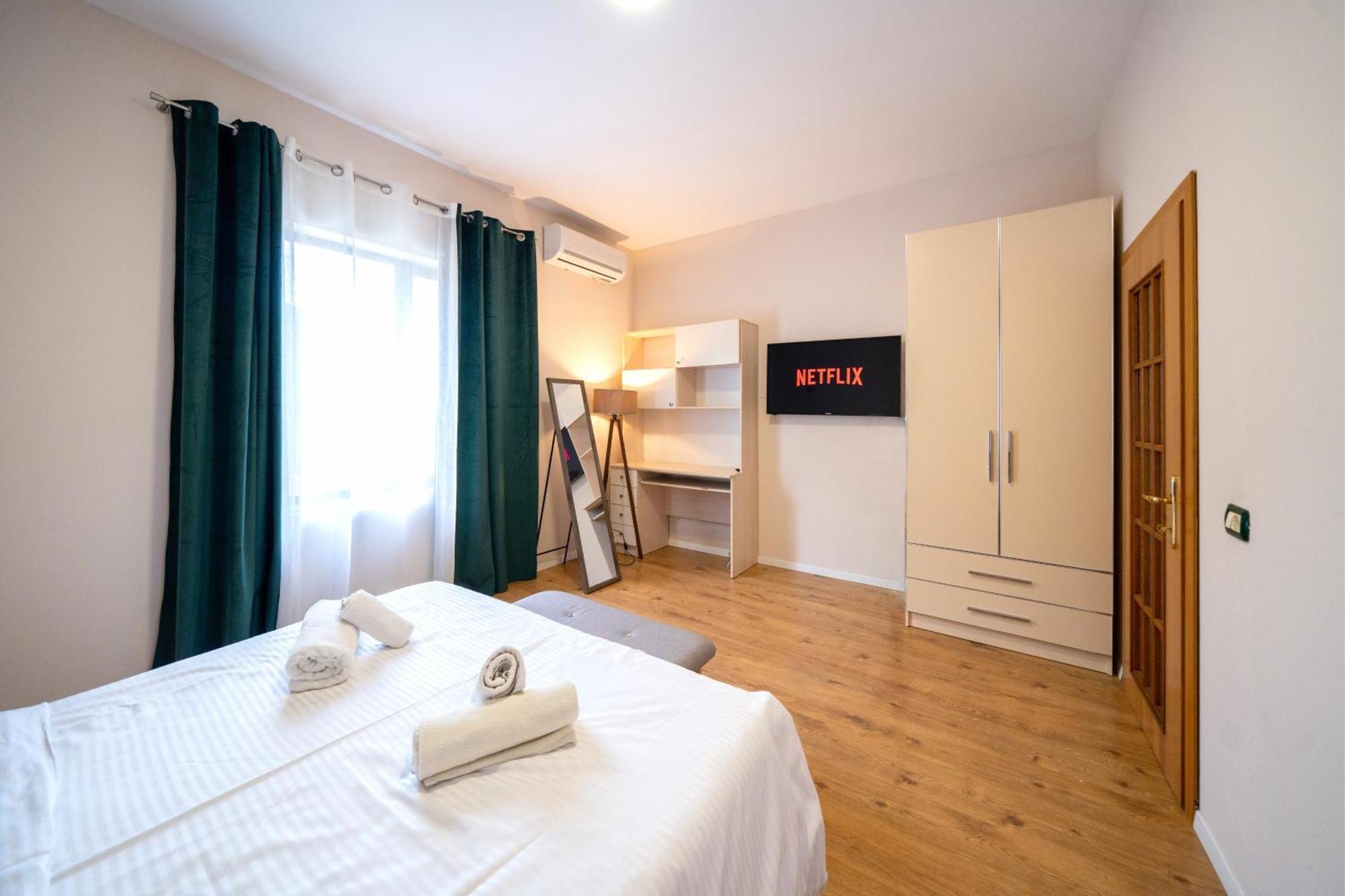 Colorful Comfy Condo Central ティラナ エクステリア 写真