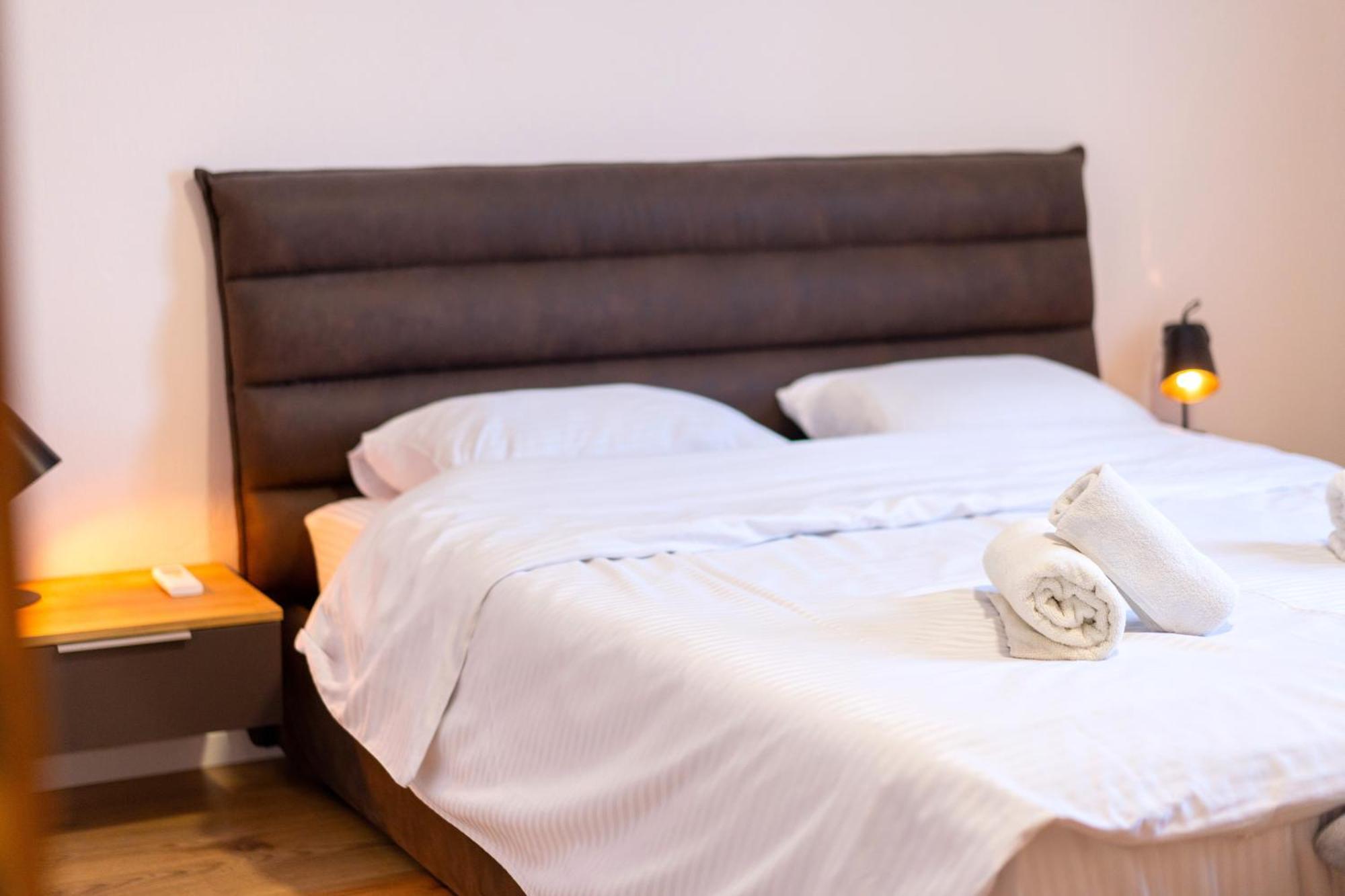 Colorful Comfy Condo Central ティラナ エクステリア 写真