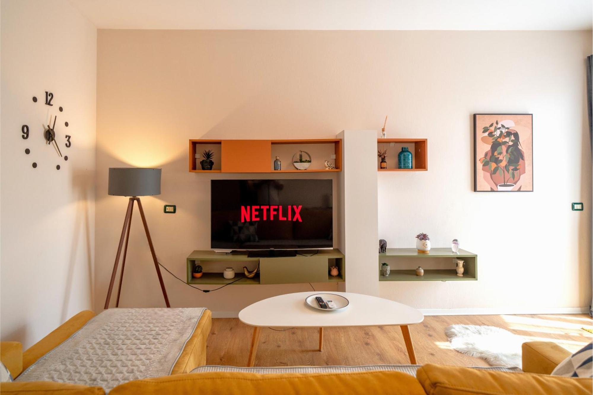 Colorful Comfy Condo Central ティラナ エクステリア 写真