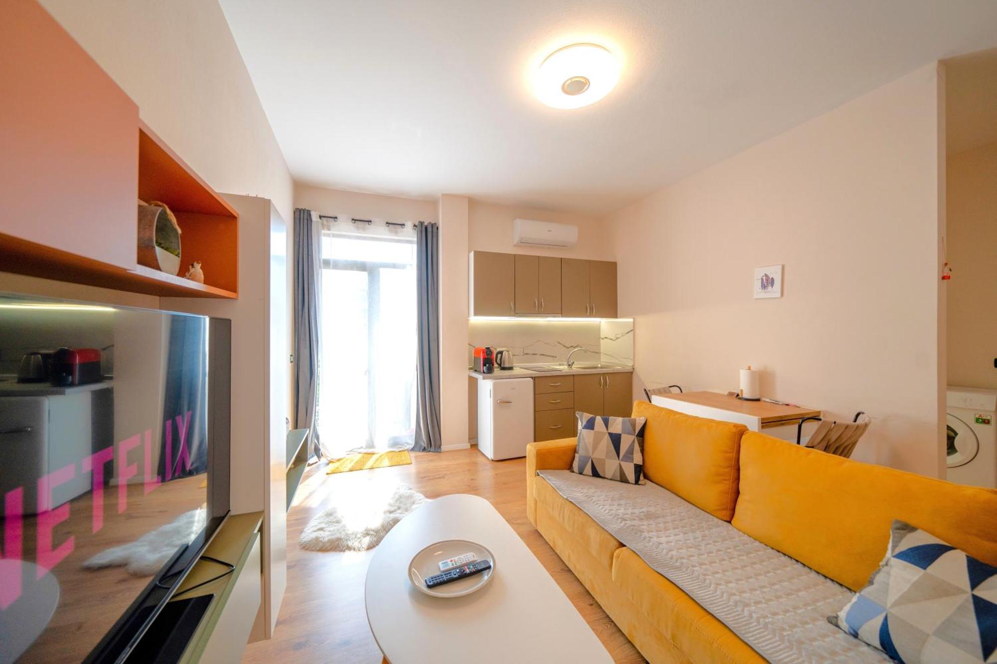 Colorful Comfy Condo Central ティラナ エクステリア 写真