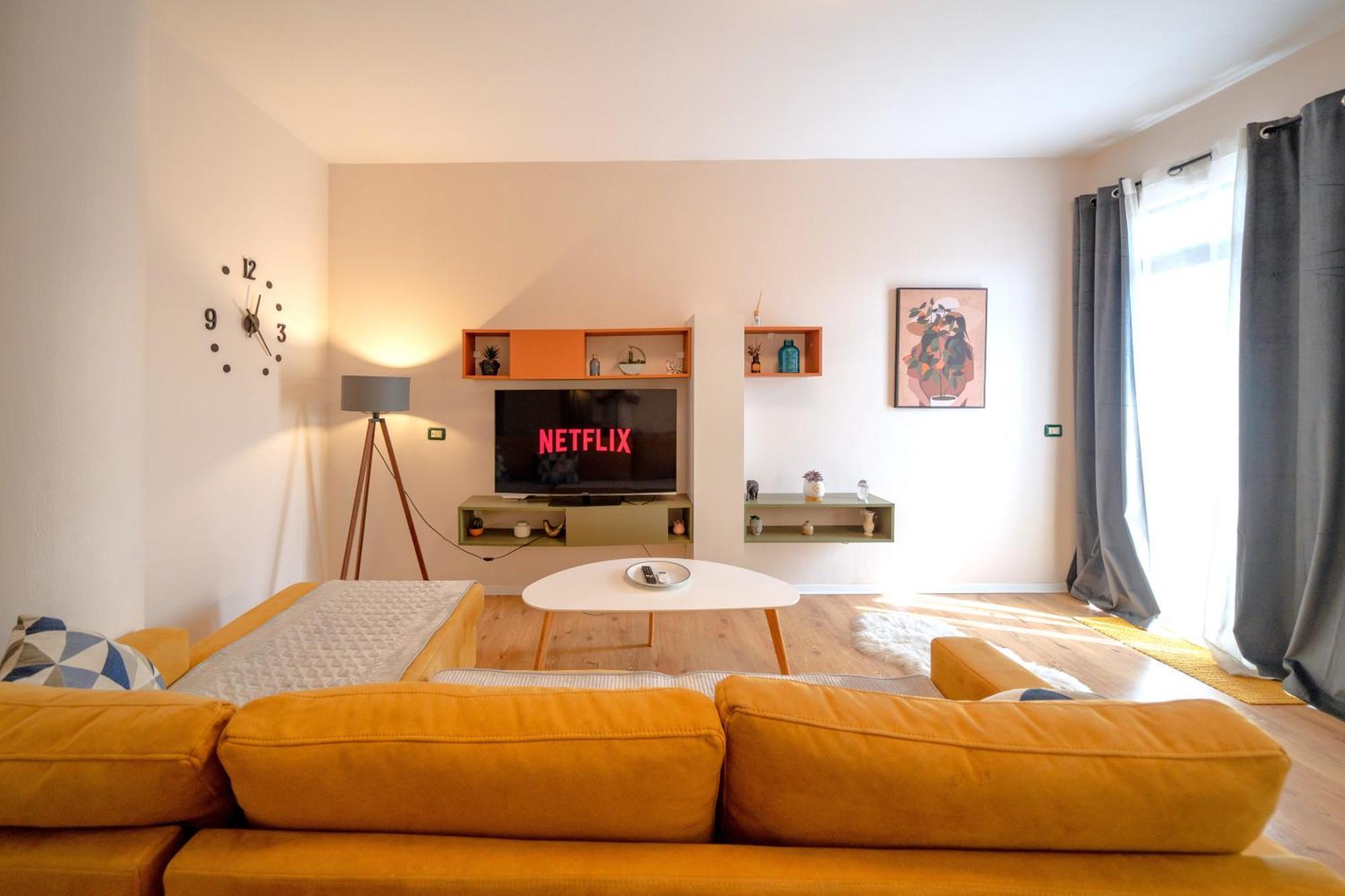Colorful Comfy Condo Central ティラナ エクステリア 写真