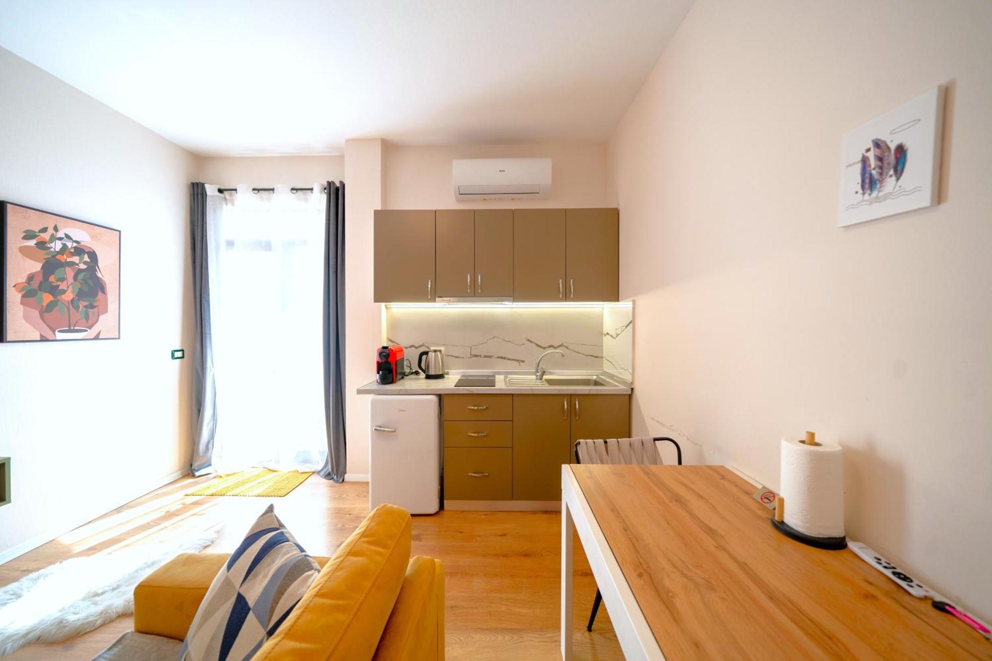 Colorful Comfy Condo Central ティラナ エクステリア 写真