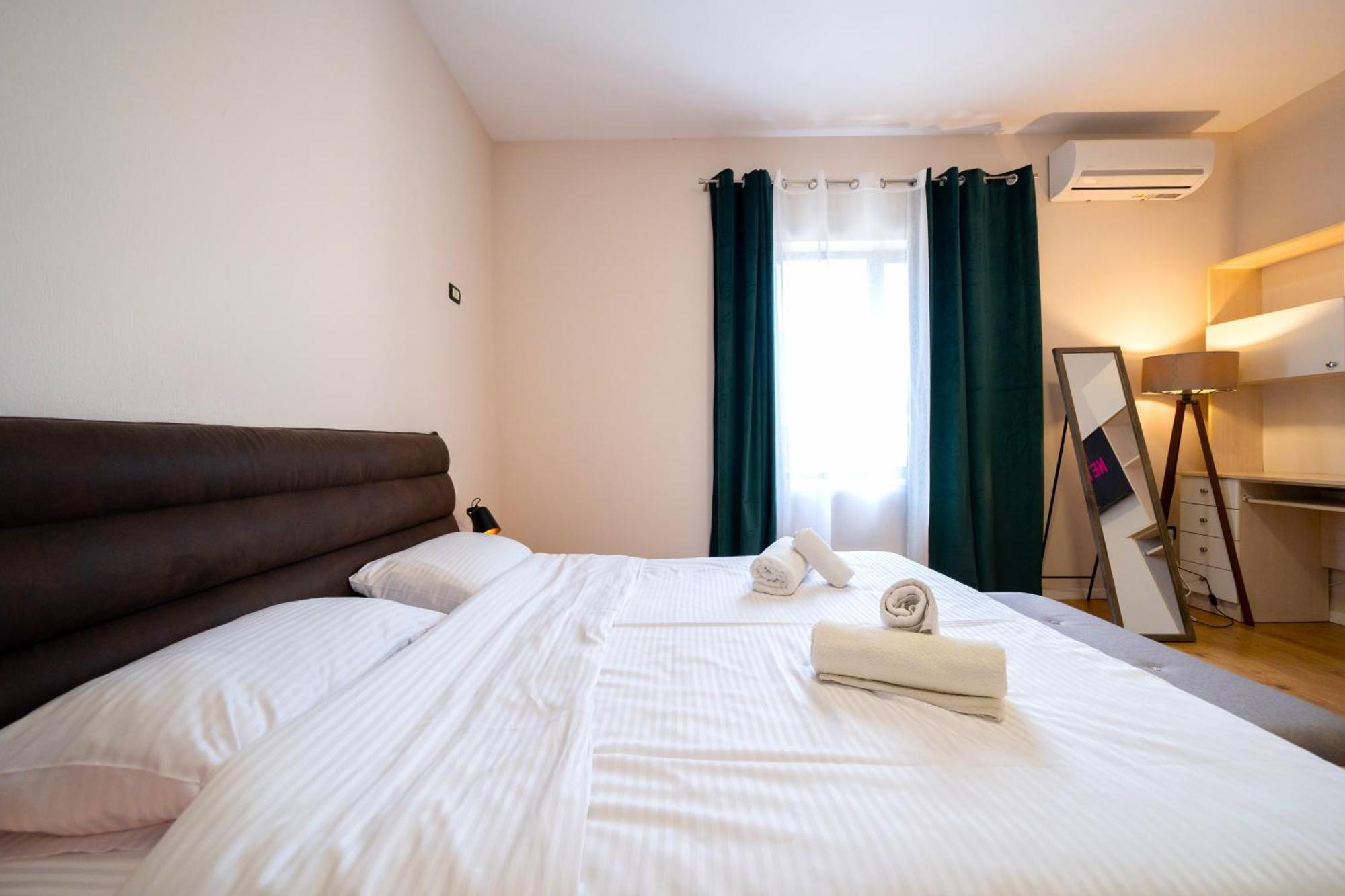 Colorful Comfy Condo Central ティラナ エクステリア 写真