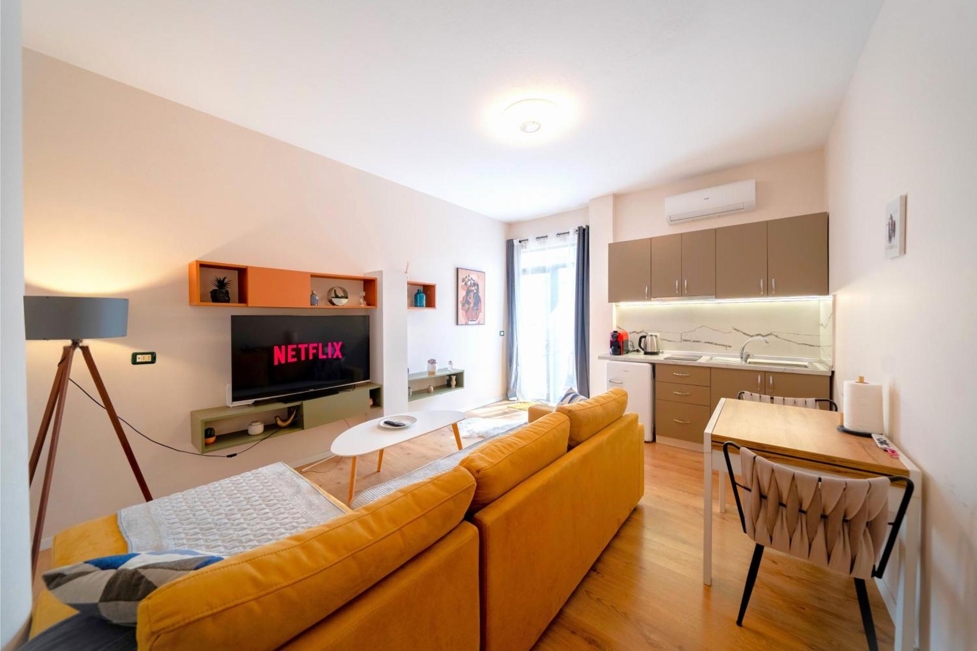 Colorful Comfy Condo Central ティラナ エクステリア 写真