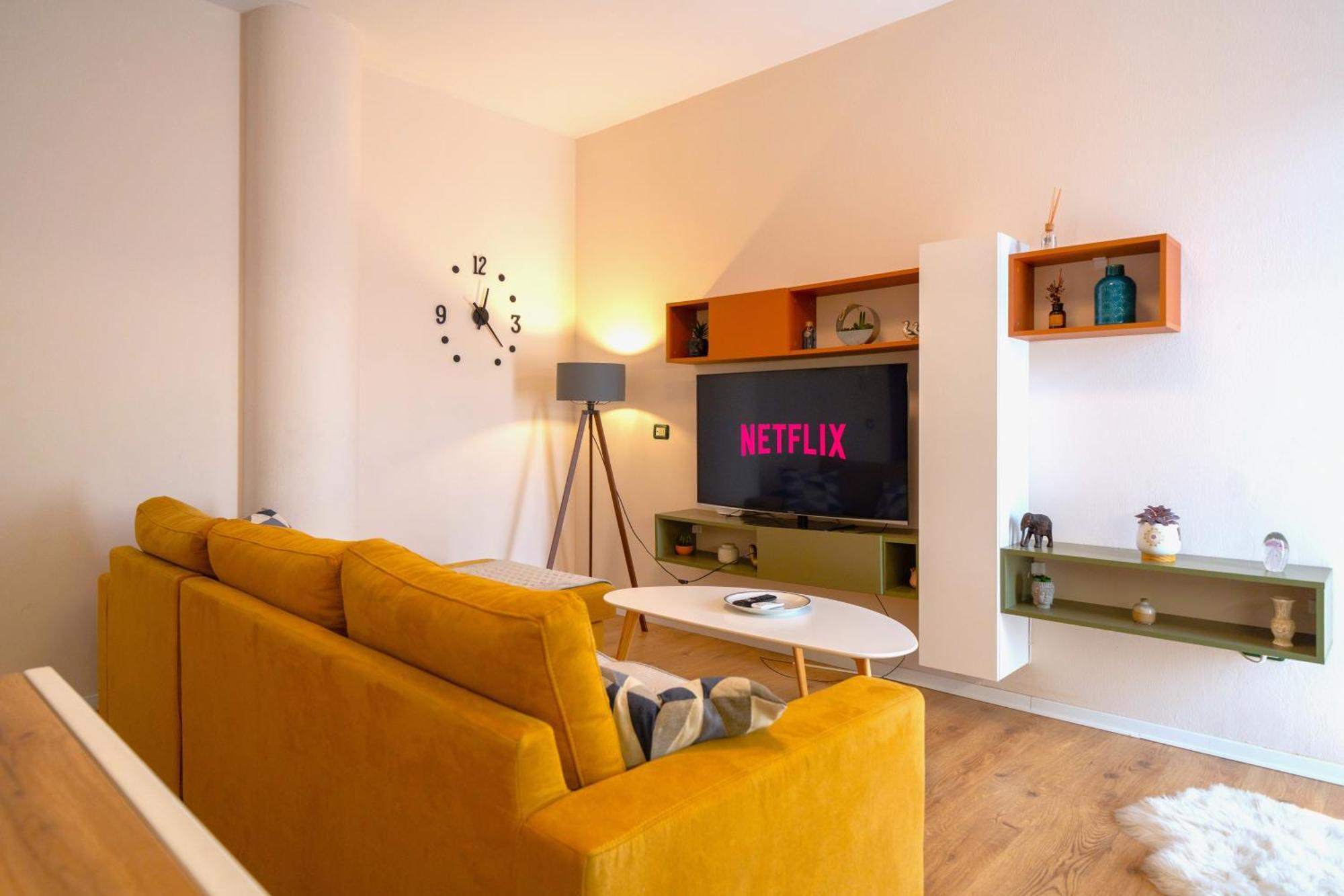 Colorful Comfy Condo Central ティラナ エクステリア 写真