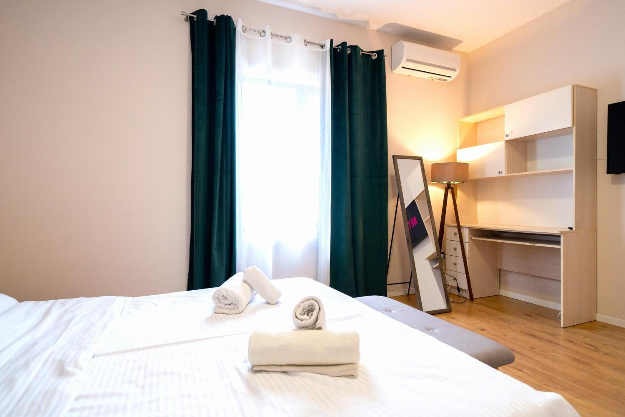 Colorful Comfy Condo Central ティラナ エクステリア 写真